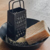 Kerstcadeau - Metalen schaaltje, rasp en amberblokje Kerstcadeau - Metalen schaaltje, rasp en amberblokje