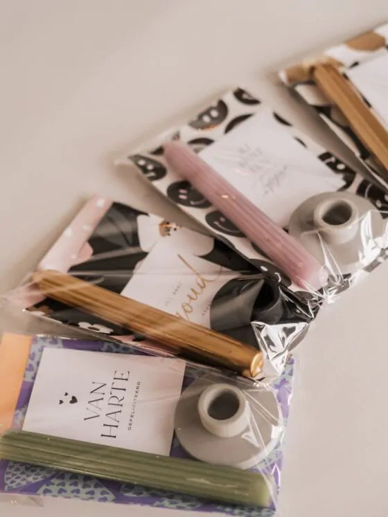 cadeautje met kandelaar en kaars