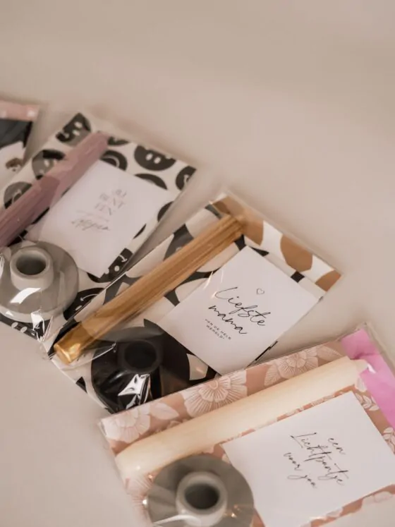 cadeautje met kandelaar en kaars