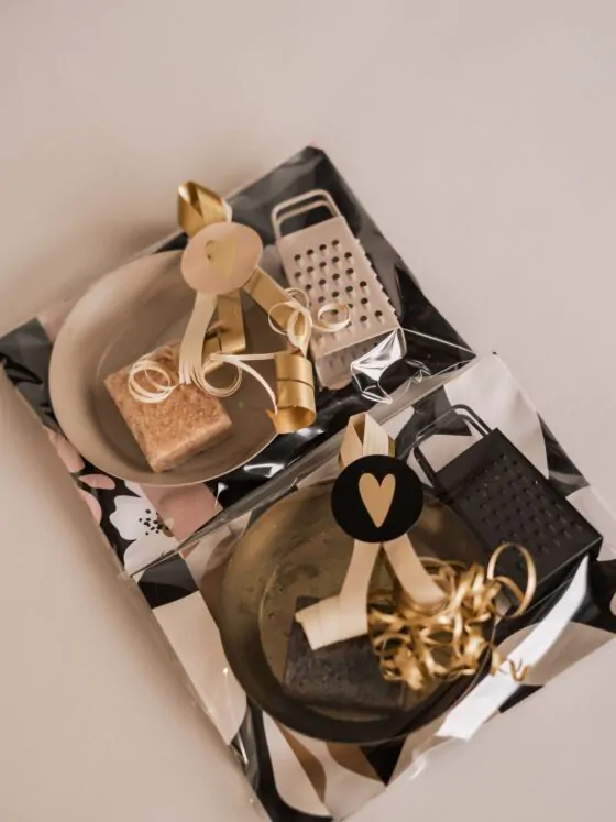 Heerlijk ruikend cadeautje met amberblokje, rasp en schaaltje