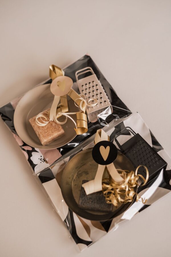 Heerlijk ruikend cadeautje met amberblokje, rasp en schaaltje