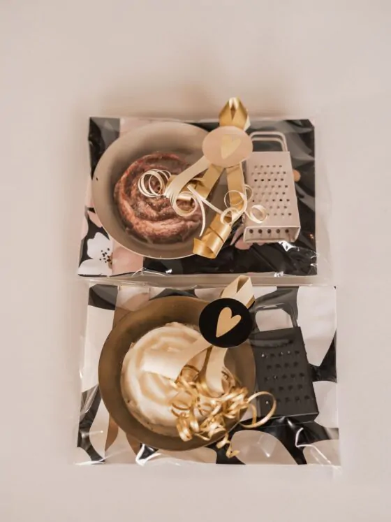 Heerlijk ruikend cadeautje met amberblokje roos, rasp en schaaltje