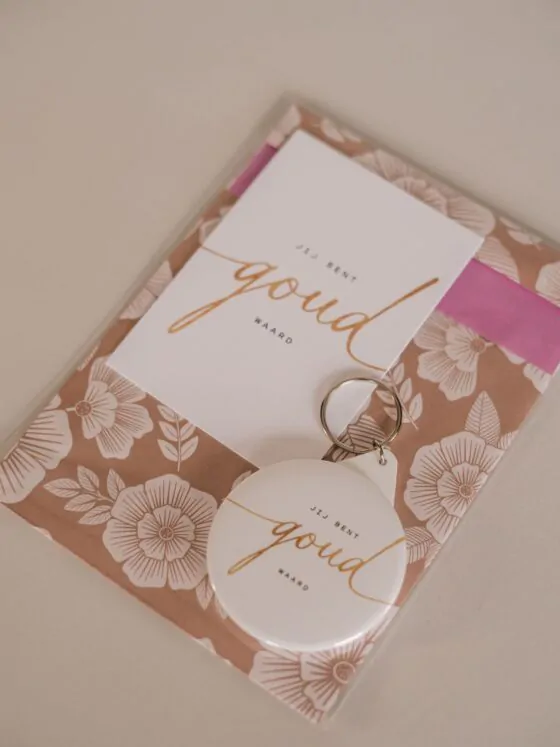 jij bent goud waard cadeautje - sleutelhanger, zakspiegeltje of magneet