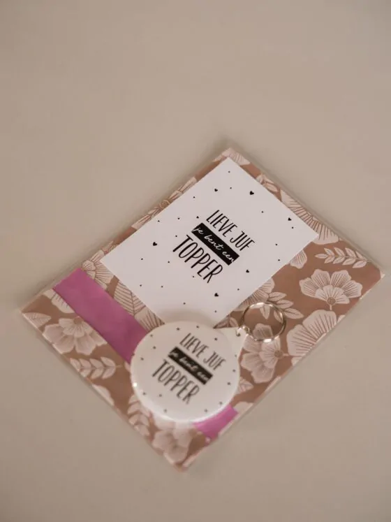 lieve juf jij bent een topper cadeautje - sleutelhanger, zakspiegeltje of magneet