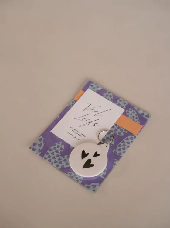 Veel liefs cadeautje - sleutelhanger, zakspiegeltje of magneet