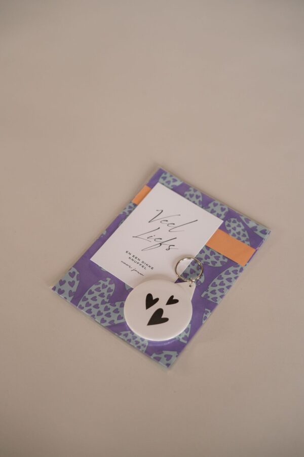 Veel liefs cadeautje - sleutelhanger, zakspiegeltje of magneet