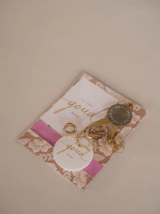 jij bent goud waard cadeautje - sleutelhanger, zakspiegeltje of magneet