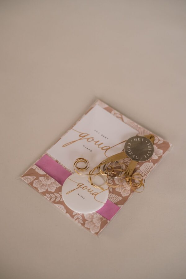 jij bent goud waard cadeautje - sleutelhanger, zakspiegeltje of magneet