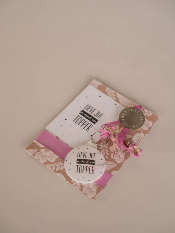 lieve juf jij bent een topper cadeautje - sleutelhanger, zakspiegeltje of magneet