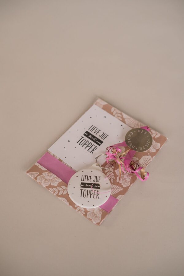 lieve juf jij bent een topper cadeautje - sleutelhanger, zakspiegeltje of magneet