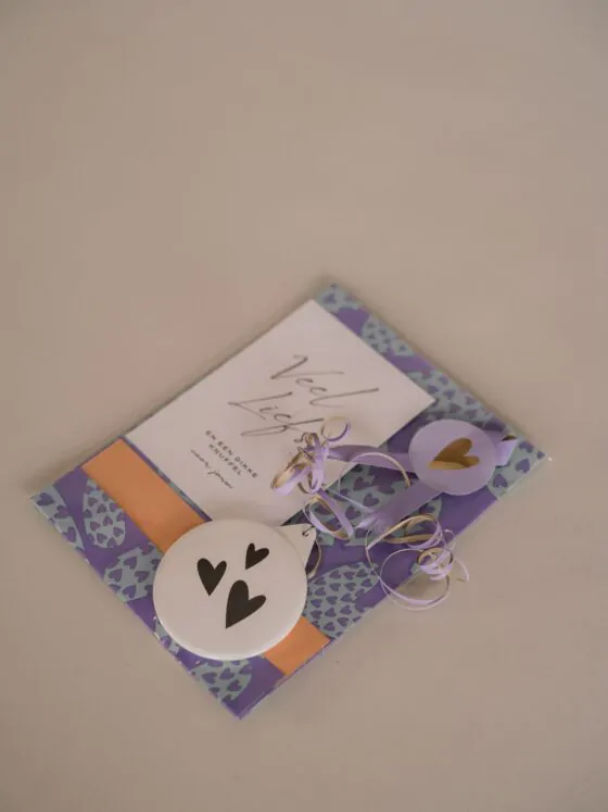 Veel liefs cadeautje - sleutelhanger, zakspiegeltje of magneet