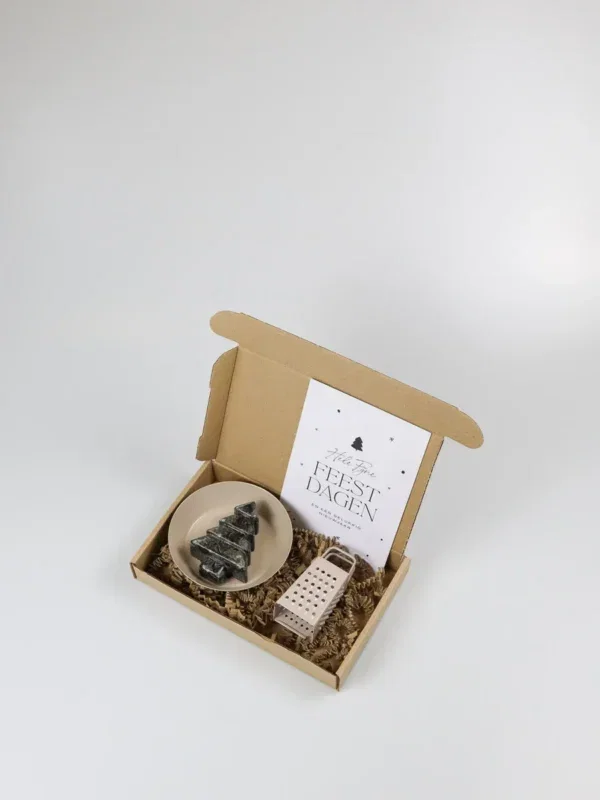 Brievenbus kerstcadeau - Heerlijk ruikend geurblokje, schaaltje & rasp