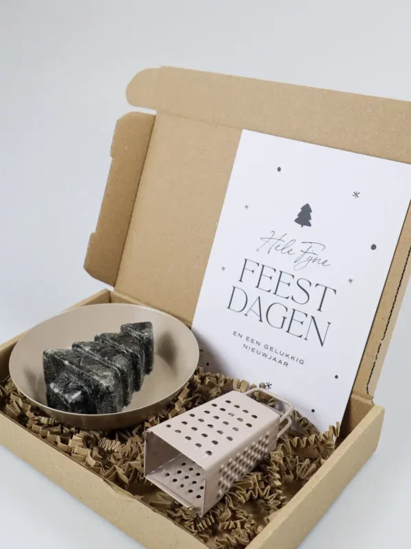 Brievenbus kerstcadeau - Heerlijk ruikend geurblokje, schaaltje & rasp