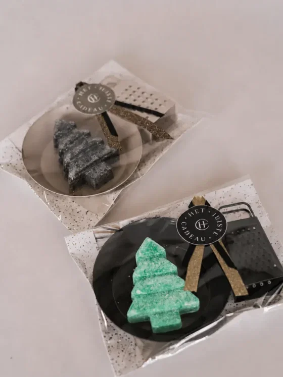 Kerstcadeautje - Heerlijk ruikend dennenboom amberblokje, schaaltje & rasp