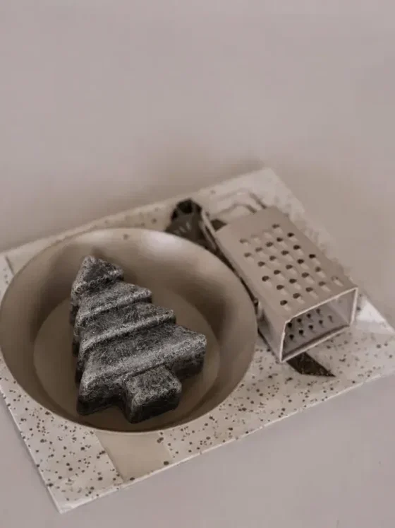 Kerstcadeautje - Heerlijk ruikend dennenboom amberblokje, schaaltje & rasp
