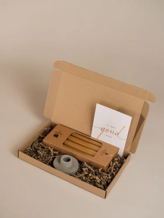 Brievenbus cadeau jij bent goud waard - Set gouden potlood kaarsen & kandelaar Brievenbus cadeau jij bent goud waard - Set gouden potlood kaarsen & kandelaar