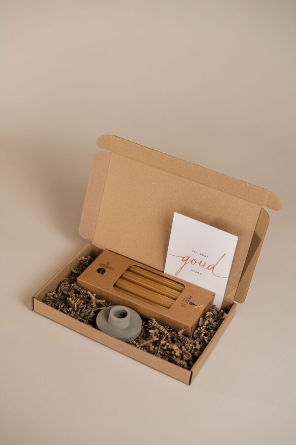 Brievenbus cadeau jij bent goud waard - Set gouden potlood kaarsen & kandelaar Brievenbus cadeau jij bent goud waard - Set gouden potlood kaarsen & kandelaar