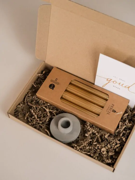 Brievenbus cadeau jij bent goud waard - Set gouden potlood kaarsen & kandelaar