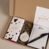 Jij bent goud waard brievenbus cadeau - Notitieblok, pen, sleutelhanger & chocoladereep Jij bent goud waard brievenbus cadeau - Notitieblok, pen, sleutelhanger & chocoladereep