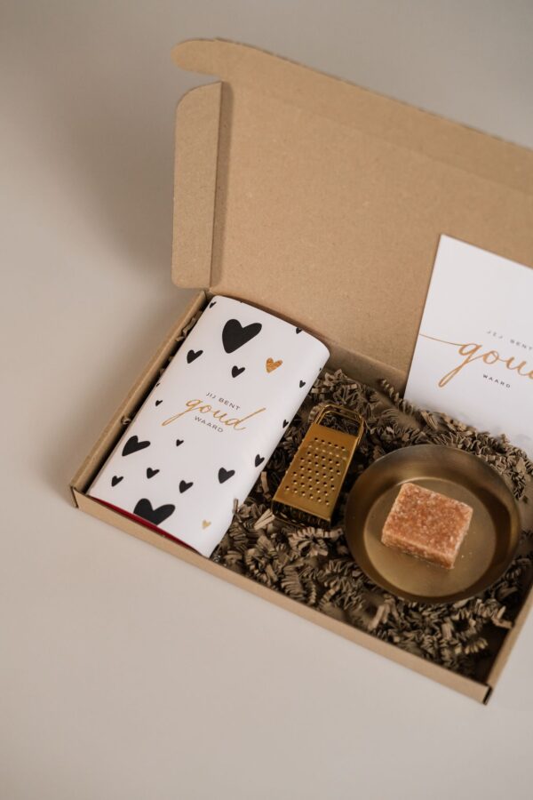 Brievenbus cadeau jij bent goud waard - Amberblokje, schaaltje, rasp & chocolade