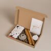 Brievenbus cadeau Jij bent Goud waard - Chocoladereep, spiegel-sleutelhanger, 2 kaarsen & kandelaar