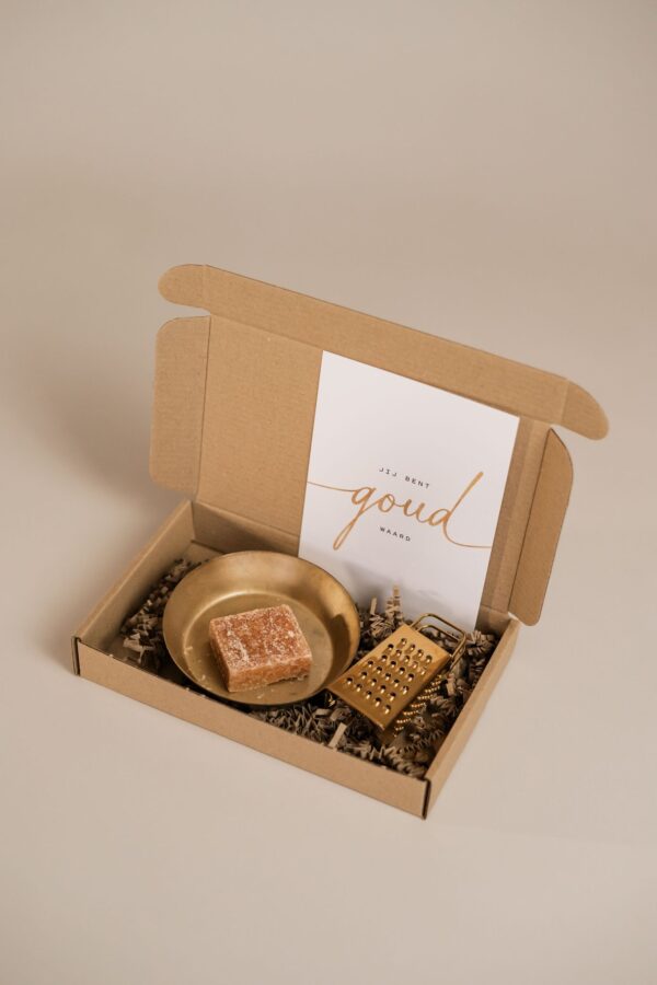 Brievenbus cadeau jij bent goud waard - Amberblokje, schaaltje & rasp