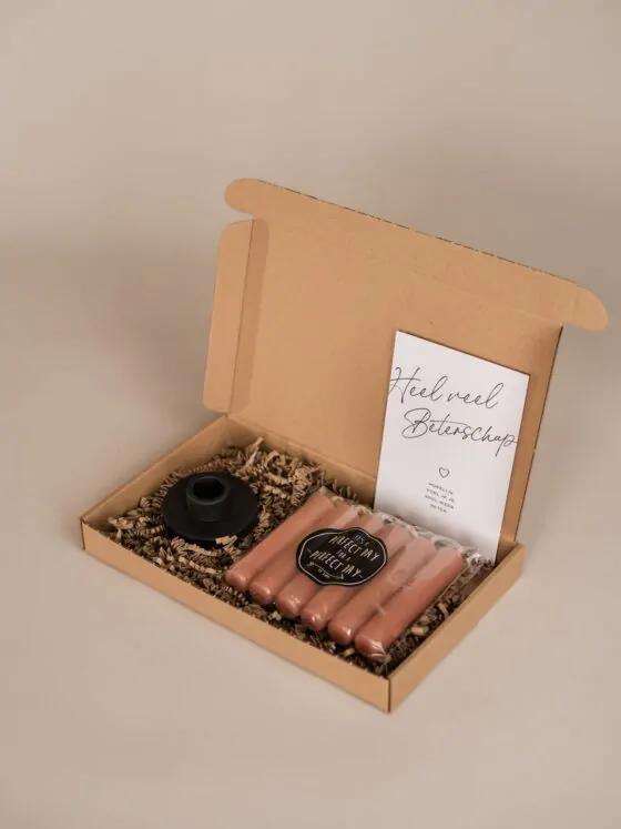 Heel veel beterschap brievenbus cadeau - kaarsen en een kandelaar