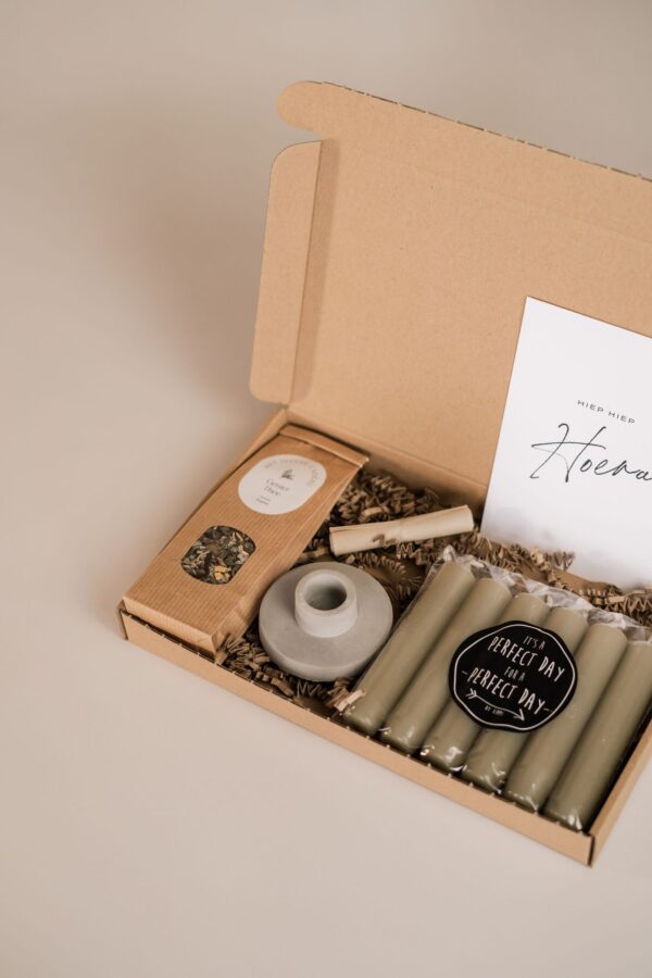 hiep hiep hoera brievenbus cadeau, kaarsen, kandelaar, thee