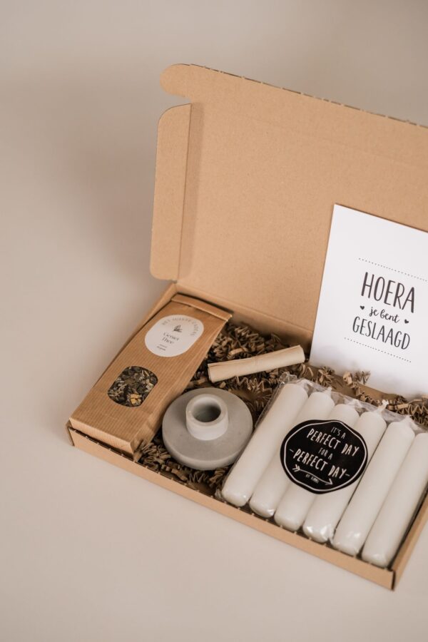 hoera geslaagd - brievenbus cadeau, kaarsen, kandelaar, thee