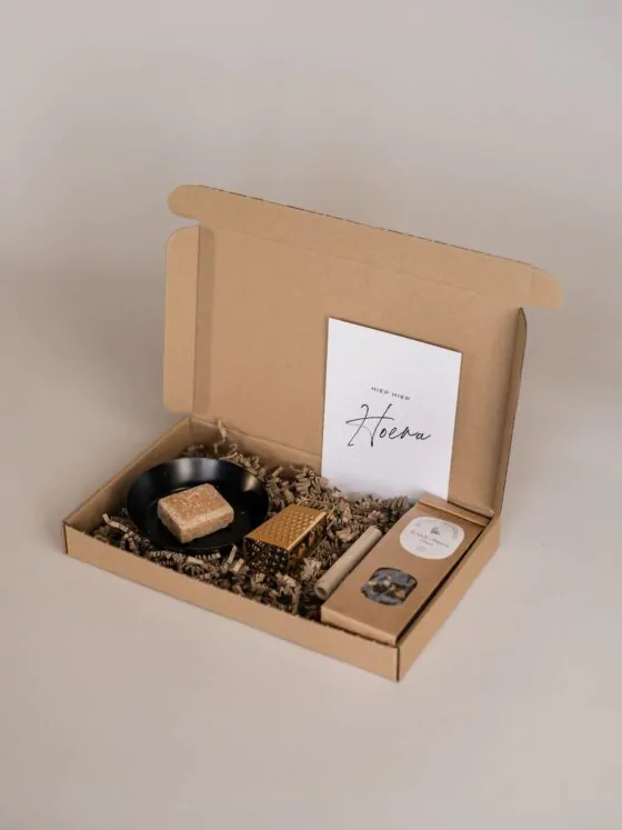 hiep hiep hoera Brievenbus cadeau - thee, geurblokje, schaaltje & minirasp hiep hiep hoera Brievenbus cadeau - thee, geurblokje, schaaltje & minirasp