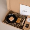 hiep hiep hoera Brievenbus cadeau - thee, geurblokje, schaaltje & minirasp