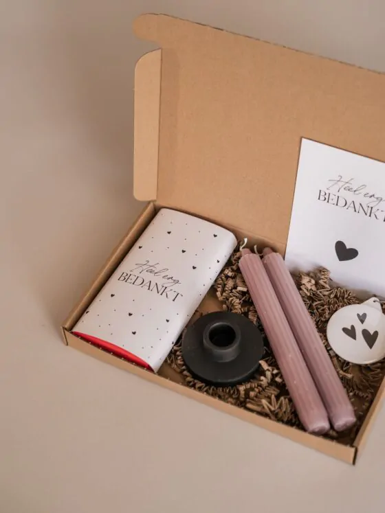 Brievenbus cadeau bedankt - Chocoladereep, spiegel-sleutelhanger, 2 kaarsen & kandelaar