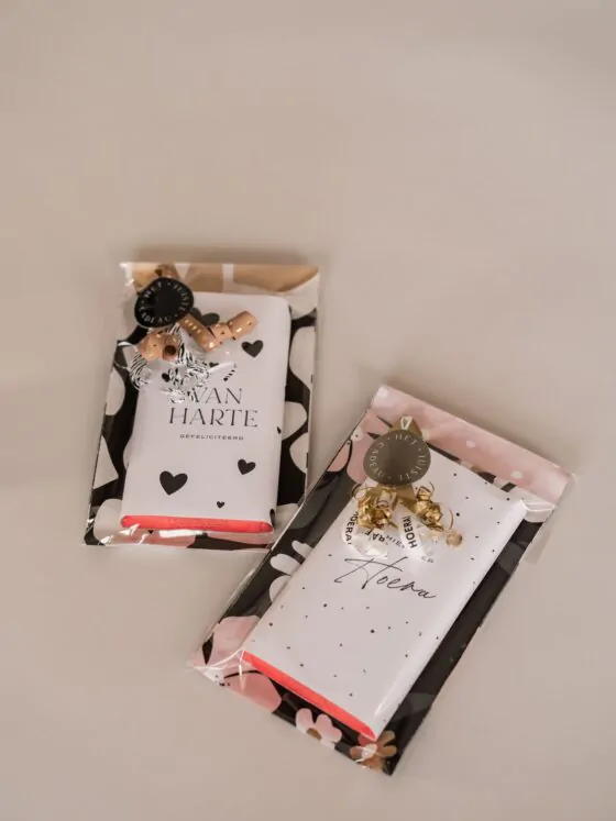 van harte gefeliciteerd en hiep hiep hoera chocoladereep cadeautje