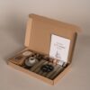 hoera een nieuw huis brievenbus cadeau - thee, kandelaar, set kaarsen en chocolade bikkels