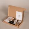 Vrolijk pasen brievenbus cadeau: chocoladereep, bikkels, kandelaar, 2 kaarsen, thee Vrolijk pasen brievenbus cadeau: chocoladereep, bikkels, kandelaar, 2 kaarsen, thee