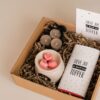 Lieve juf, je bent een topper cadeaupakket, geurbrander, hartjes amberblokje, waxinelichtjes, tony chocolonely chocoladereep, ansichtkaart