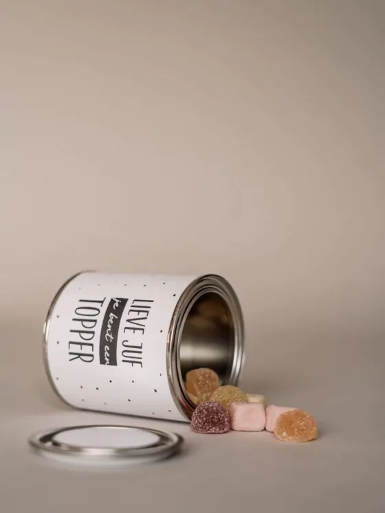 Blikje snoep cadeau - lieve juf je bent een topper