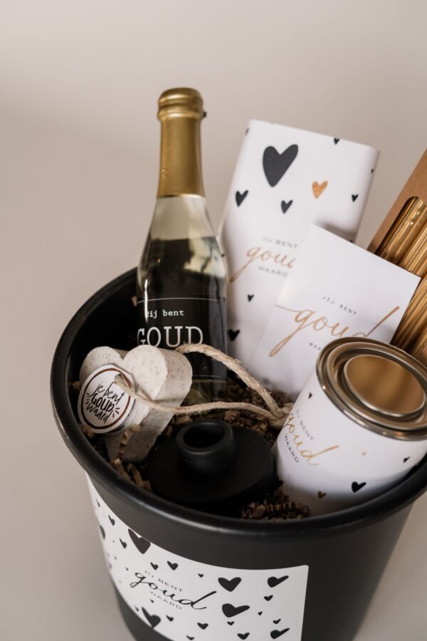 jij bent goud waard cadeau emmer - gevuld jij bent goud waard cadeau emmer - gevuld