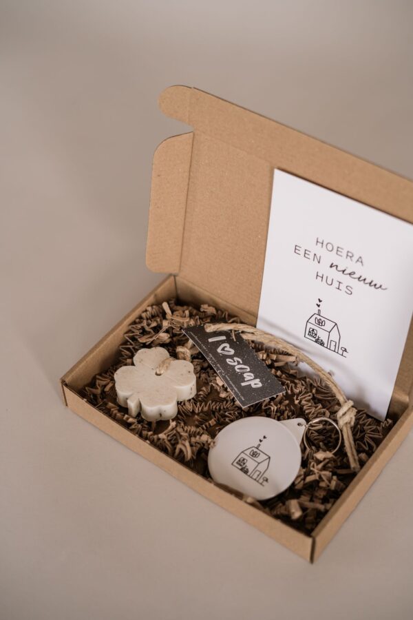 hoera een nieuw huis brievenbus cadeau - klavertje vier zeephanger en sleutelhanger