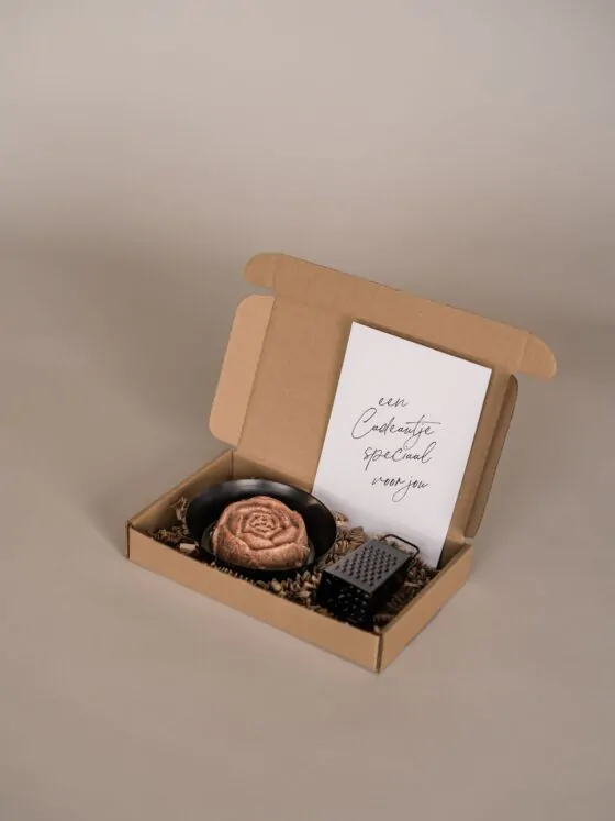 Een cadeautje speciaal voor jou - schaaltje, amberblokje roos en rasp