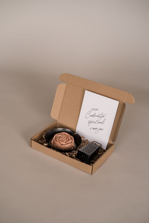 Een cadeautje speciaal voor jou - schaaltje, amberblokje roos en rasp