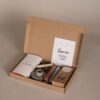 Kraamcadeau hoera een kleintje opkomst brievenbus cadeau - Thee, chocoladereep, kandelaar & kaarsen