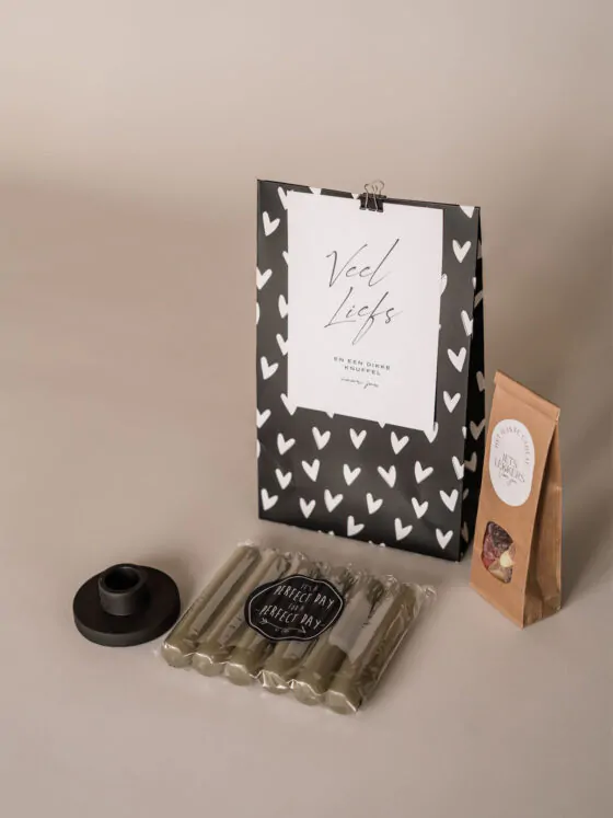 Cadeaupakket veel liefs - Kandelaar, kaarsen & snoepjes