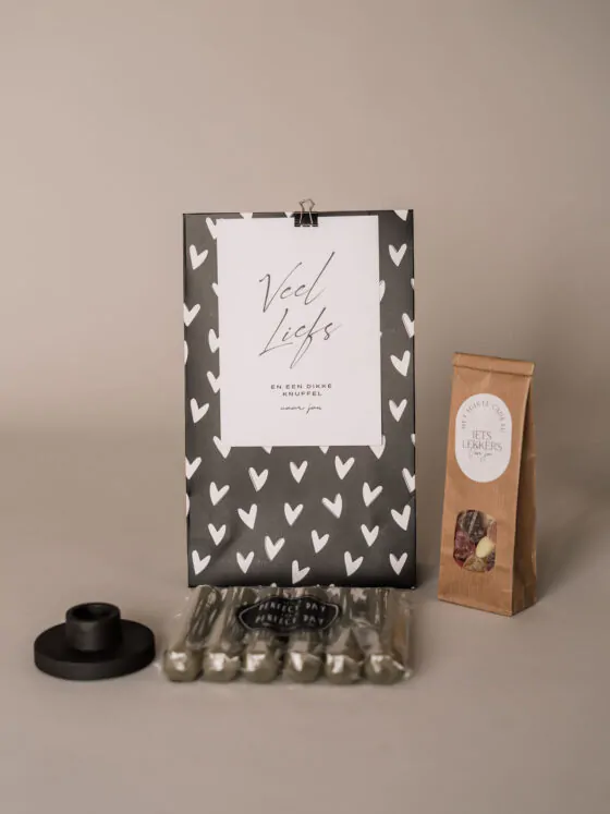 Cadeaupakket veel liefs - Kandelaar, kaarsen & snoepjes