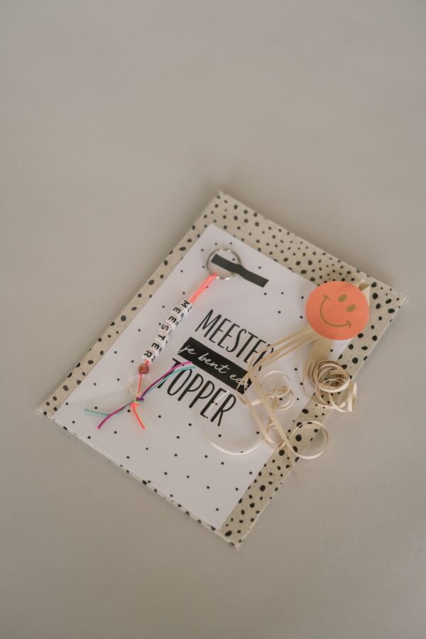 Meester cadeau - Sleutelhanger meester + ansichtkaart