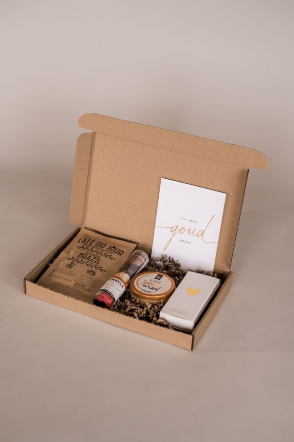 jij bent goud waard brievenbus cadeau - lucifers , kaars, koffie, bikkels chocolade jij bent goud waard brievenbus cadeau - lucifers , kaars, koffie, bikkels chocolade