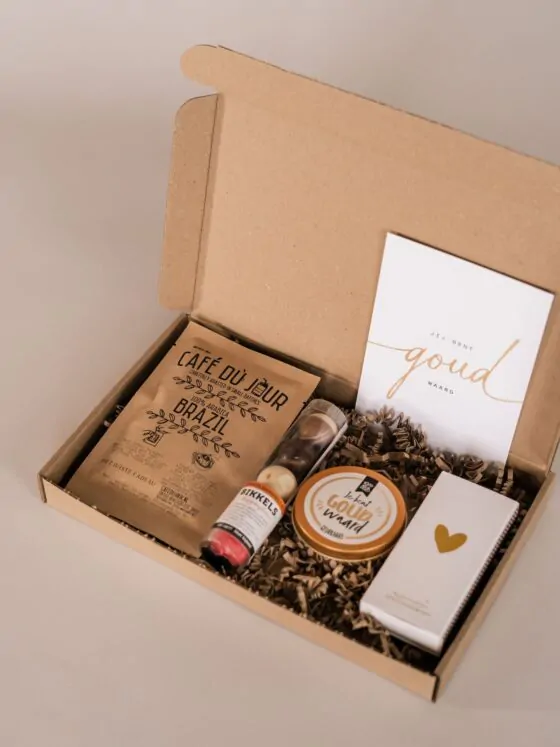 jij bent goud waard brievenbus cadeau - lucifers , kaars, koffie, bikkels chocolade