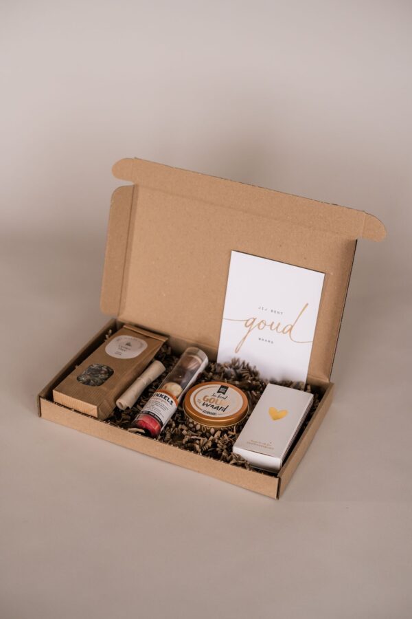 jij bent goud waard brievenbus cadeau - lucifers , kaars, thee, bikkels chocolade