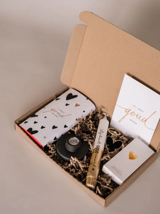 jij bent goud waard Brievenbus cadeau - chocoladereep, kandelaar, kaars en lucifers