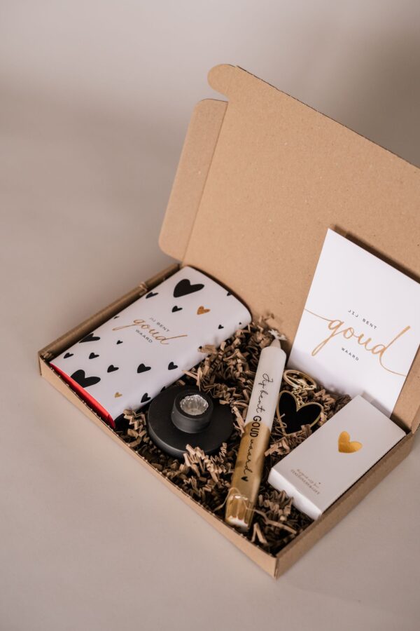 jij bent goud waard Brievenbus cadeau - chocoladereep, kandelaar, kaars en lucifers